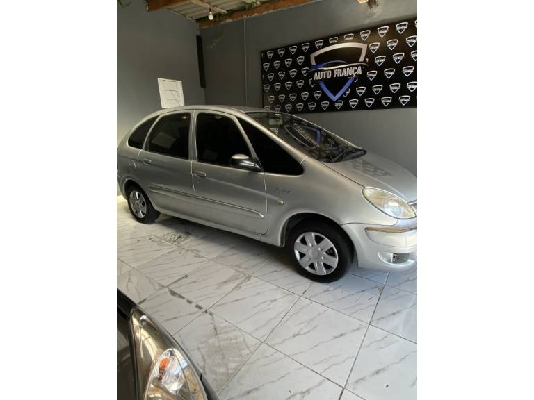 CITROËN - XSARA PICASSO - 2010/2011 - Prata - R$ 19.900,00