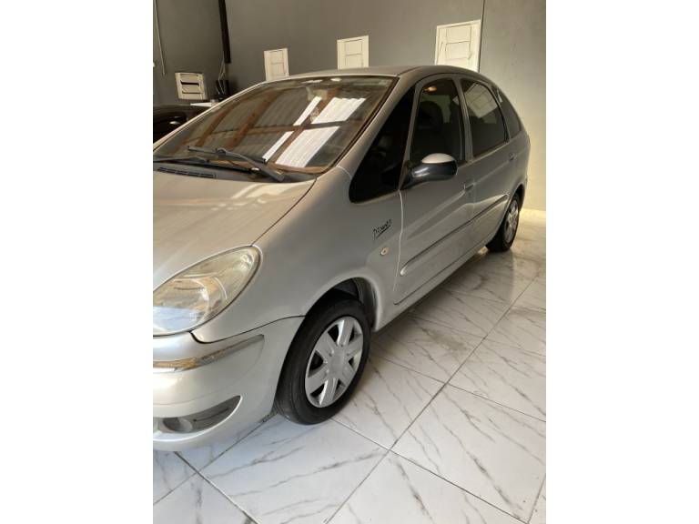 CITROËN - XSARA PICASSO - 2010/2011 - Prata - R$ 19.900,00