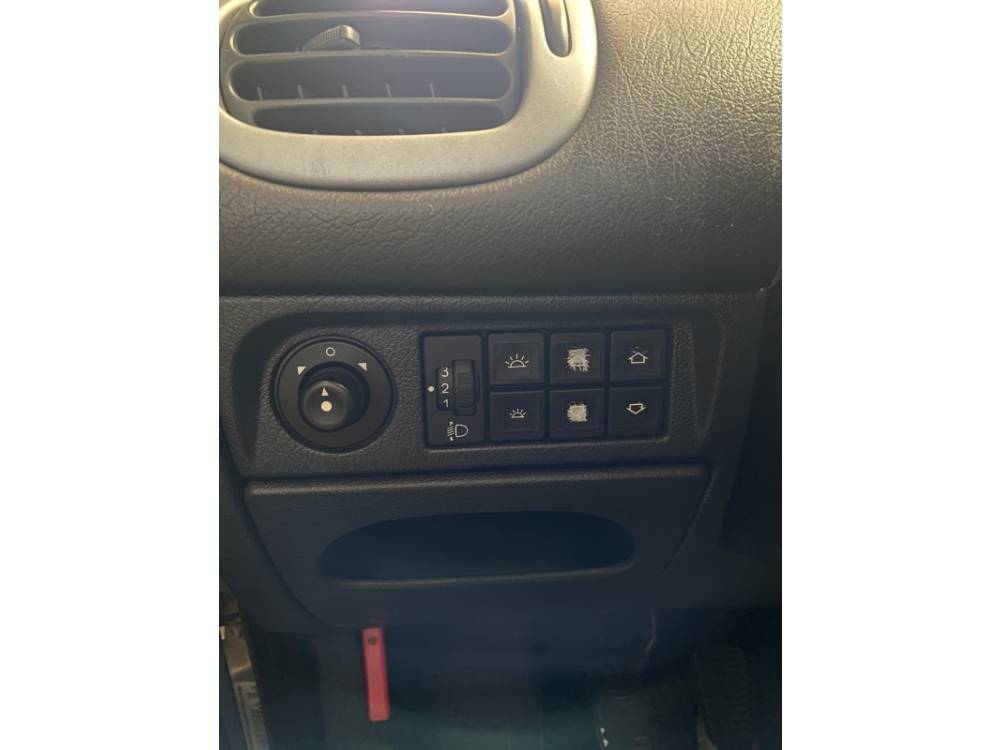 CITROËN - XSARA PICASSO - 2010/2011 - Prata - R$ 19.900,00