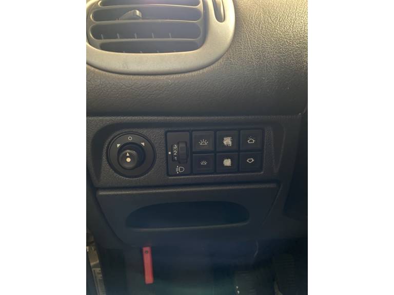 CITROËN - XSARA PICASSO - 2010/2011 - Prata - R$ 19.900,00